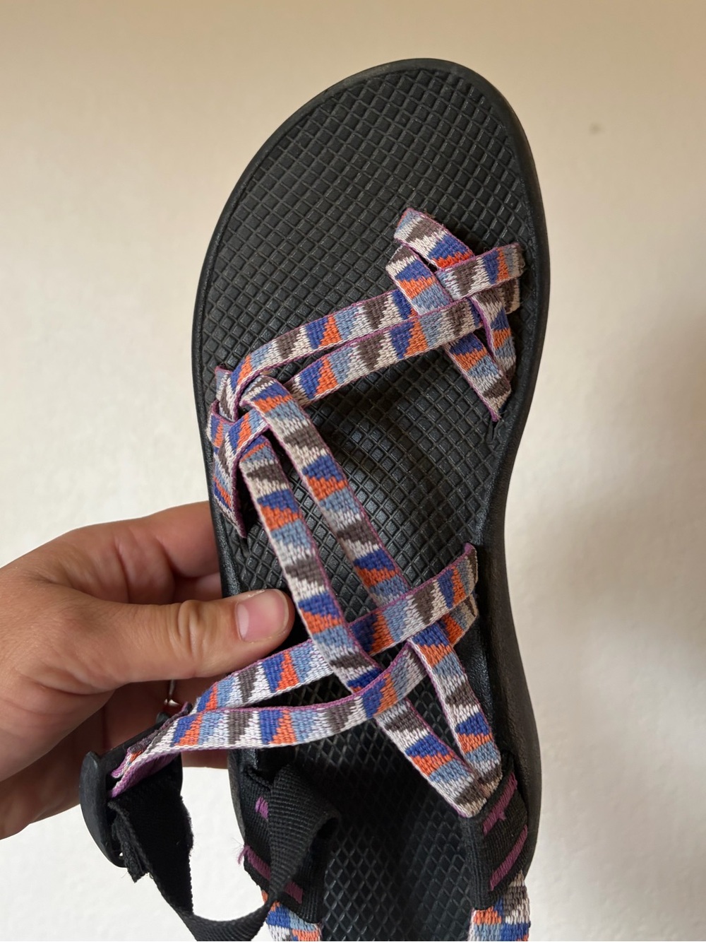 Women 8 Chaco’s Double Strap with Toe Strap in Purple triangle print - Picture 4 of 5